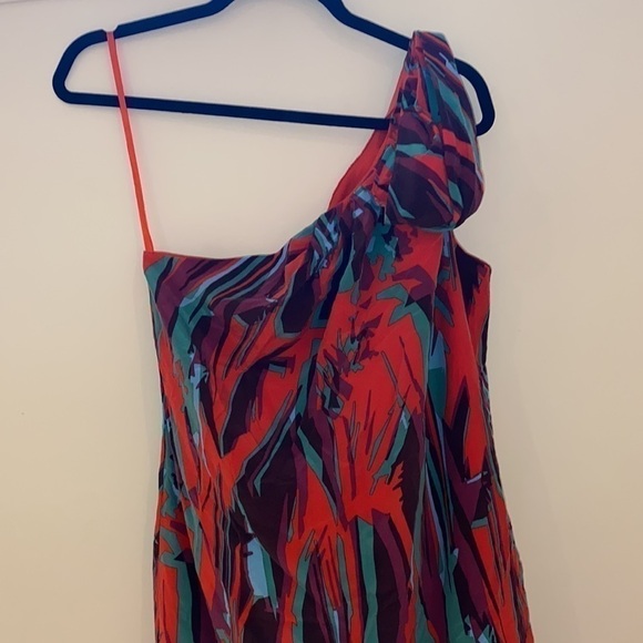 Bcbgmaxazria one shoulder coral passion midi dress 100% silk Size 4 - Picture 9 of 17